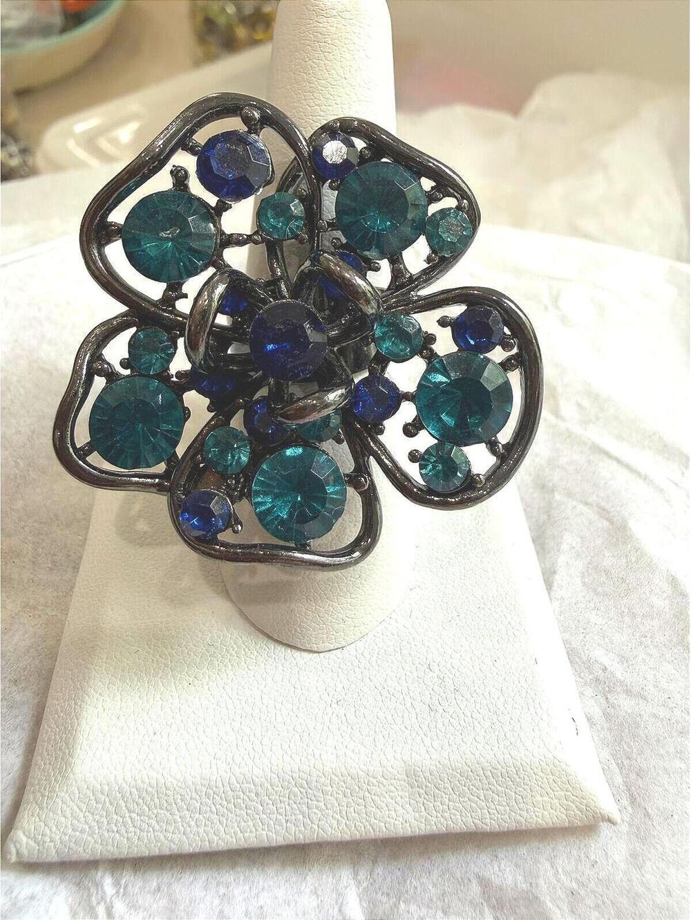 Vintage Style Floral Cocktail Ring with Blue and Teal Rhinestones